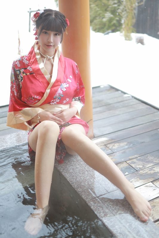 饥渴娇娘朱可儿露天浴池裸身入镜-IS充值【57】